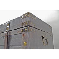 Truhe KUBA aus Holz grau mit Metall- und Kunstlederapplikationen GR2 70x35x38 cm