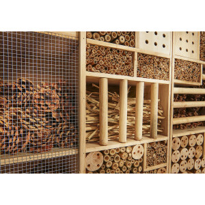 Insektenhotel LUXURY XXL in Bogenform aus Holz - Zweigeteilt